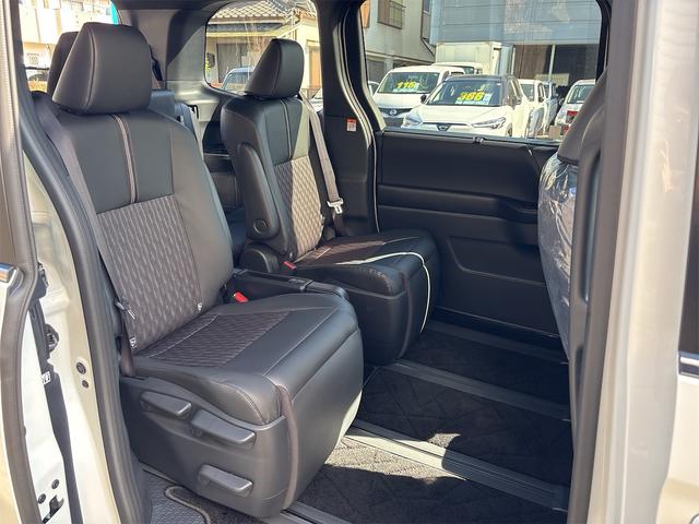 ノア ハイブリッドS-Z バックカメラ スマートキー 快適利便パッケージ 安心降車アシスト シートヒーター スペアタイヤ ユニバーサルステップ(助手席側) TV(フルセグ)+CD・DVDデッキ ETC2.0ユニット(25枚目)