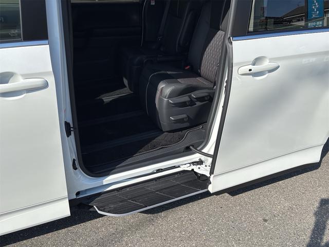 ノア ハイブリッドS-Z バックカメラ スマートキー 快適利便パッケージ 安心降車アシスト シートヒーター スペアタイヤ ユニバーサルステップ(助手席側) TV(フルセグ)+CD・DVDデッキ ETC2.0ユニット(26枚目)