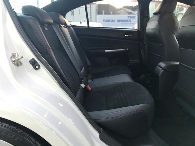 2.0GT-Sアイサイト STIスタイルPKG アドバンスドセイフティPKG 禁煙車 4WD 純正SDナビ ETC サイド・バックカメラ ドラレコ LEDヘッド 純正18インチAW スマートキー パワーシート 革巻きハンドル(13枚目)
