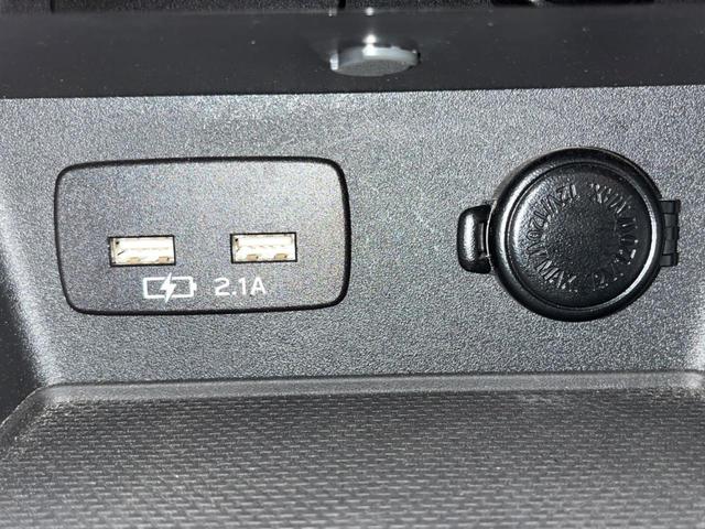 フォレスター ツーリング　禁煙車　純正ナビ　バック＆サイドカメラ　全席シートヒーター　パワーシート　ステアリングヒーター　ＥＴＣ　ハーフレザー　純正１７インチアルミホイール　ＬＥＤヘッドライト　パドルシフト（60枚目）