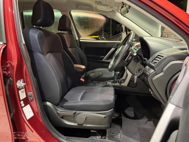 フォレスター 2.0i-L アイサイト 禁煙車 カロッツェリア製ナビ アイサイトVer2 ETC ドラレコ バックカメラ デュアルオートエアコン 純正17インチアルミ HIDヘッドライト 純正革巻きステアリング パドルシフト(9枚目)