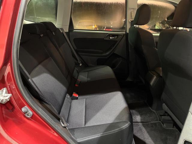 フォレスター 2.0i-L アイサイト 禁煙車 カロッツェリア製ナビ アイサイトVer2 ETC ドラレコ バックカメラ デュアルオートエアコン 純正17インチアルミ HIDヘッドライト 純正革巻きステアリング パドルシフト(10枚目)