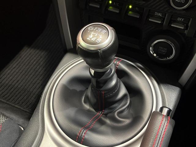 BRZ S 6MT 禁煙車 ロッソモデロ製マフラー STIタワーバー GTグレード専用17インチアルミ バックカメラ SDナビ ドラレコ ETC アクセスキー&プッシュスタート 純正革巻きステアリング(3枚目)
