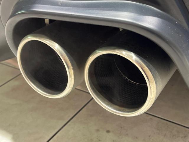 BRZ S 6MT 禁煙車 ロッソモデロ製マフラー STIタワーバー GTグレード専用17インチアルミ バックカメラ SDナビ ドラレコ ETC アクセスキー&プッシュスタート 純正革巻きステアリング(6枚目)