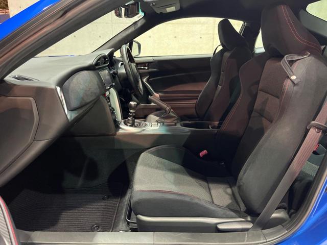 BRZ S 6MT 禁煙車 ロッソモデロ製マフラー STIタワーバー GTグレード専用17インチアルミ バックカメラ SDナビ ドラレコ ETC アクセスキー&プッシュスタート 純正革巻きステアリング(42枚目)