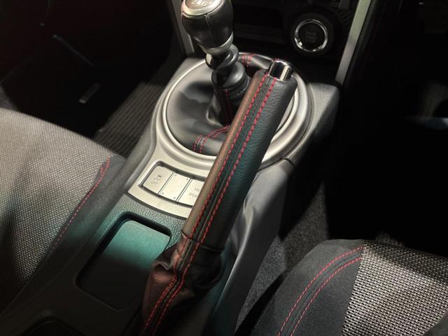 BRZ S 6MT 禁煙車 ロッソモデロ製マフラー STIタワーバー GTグレード専用17インチアルミ バックカメラ SDナビ ドラレコ ETC アクセスキー&プッシュスタート 純正革巻きステアリング(49枚目)