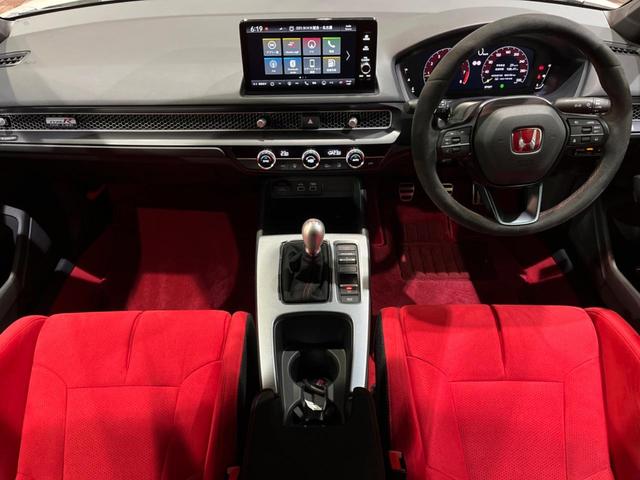 シビック タイプR 6MT 大型リアスポイラー センタートリプルマフラー ブレンボキャリパー 専用スポーツシート メーカーナビ バックカメラ ホンダセンシング ETC スマートキー 純正19インチアルミ LEDヘッド(2枚目)