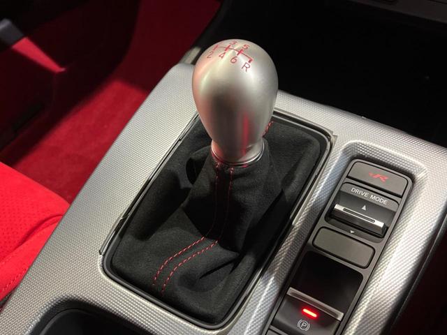 シビック タイプR 6MT 大型リアスポイラー センタートリプルマフラー ブレンボキャリパー 専用スポーツシート メーカーナビ バックカメラ ホンダセンシング ETC スマートキー 純正19インチアルミ LEDヘッド(3枚目)