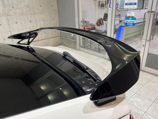 シビック タイプR 6MT 大型リアスポイラー センタートリプルマフラー ブレンボキャリパー 専用スポーツシート メーカーナビ バックカメラ ホンダセンシング ETC スマートキー 純正19インチアルミ LEDヘッド(4枚目)