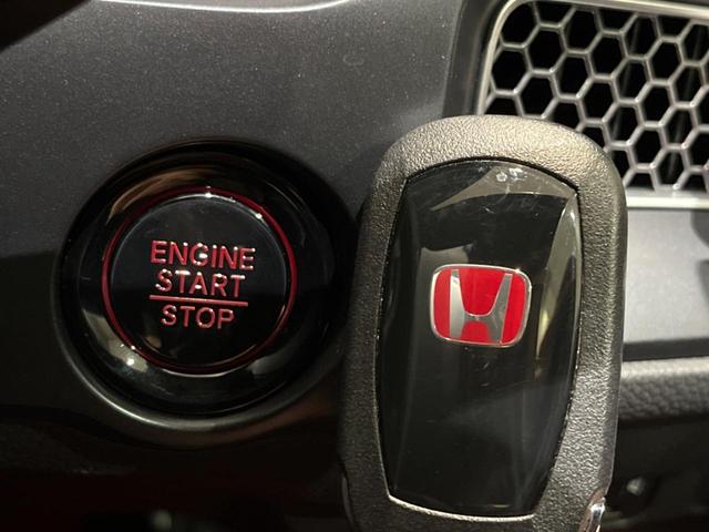 シビック タイプR 6MT 大型リアスポイラー センタートリプルマフラー ブレンボキャリパー 専用スポーツシート メーカーナビ バックカメラ ホンダセンシング ETC スマートキー 純正19インチアルミ LEDヘッド(11枚目)