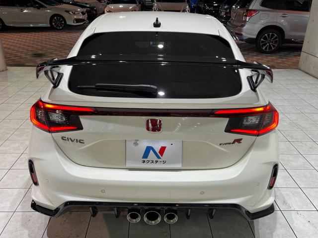シビック タイプR 6MT 大型リアスポイラー センタートリプルマフラー ブレンボキャリパー 専用スポーツシート メーカーナビ バックカメラ ホンダセンシング ETC スマートキー 純正19インチアルミ LEDヘッド(19枚目)