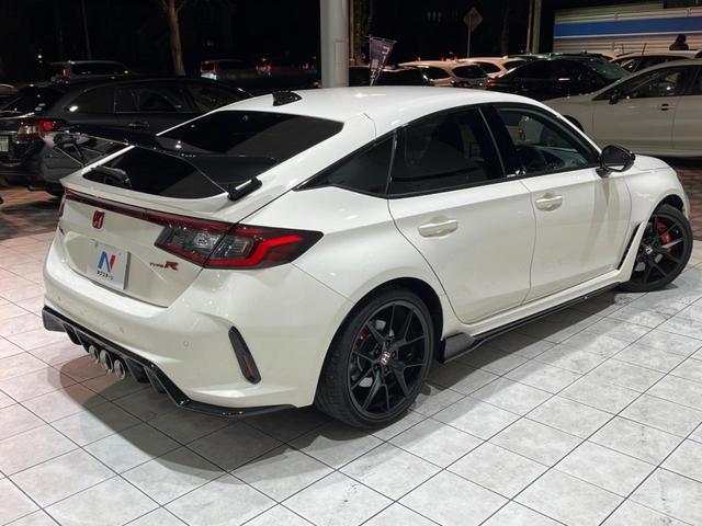 シビック タイプR 6MT 大型リアスポイラー センタートリプルマフラー ブレンボキャリパー 専用スポーツシート メーカーナビ バックカメラ ホンダセンシング ETC スマートキー 純正19インチアルミ LEDヘッド(21枚目)