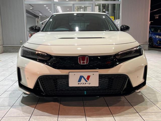 シビック タイプR 6MT 大型リアスポイラー センタートリプルマフラー ブレンボキャリパー 専用スポーツシート メーカーナビ バックカメラ ホンダセンシング ETC スマートキー 純正19インチアルミ LEDヘッド(26枚目)