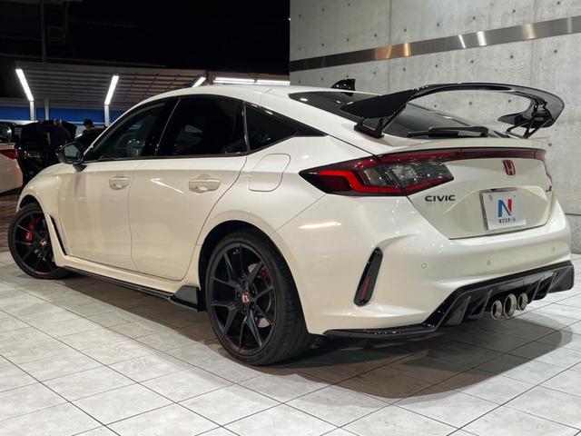 シビック タイプR 6MT 大型リアスポイラー センタートリプルマフラー ブレンボキャリパー 専用スポーツシート メーカーナビ バックカメラ ホンダセンシング ETC スマートキー 純正19インチアルミ LEDヘッド(32枚目)