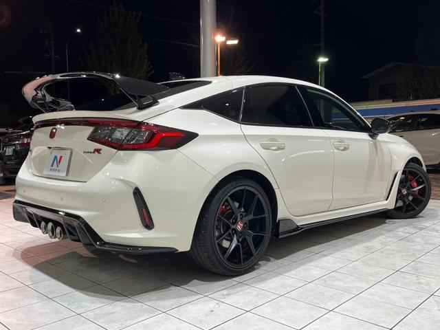 シビック タイプR 6MT 大型リアスポイラー センタートリプルマフラー ブレンボキャリパー 専用スポーツシート メーカーナビ バックカメラ ホンダセンシング ETC スマートキー 純正19インチアルミ LEDヘッド(33枚目)