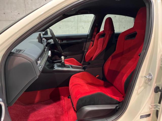 シビック タイプR 6MT 大型リアスポイラー センタートリプルマフラー ブレンボキャリパー 専用スポーツシート メーカーナビ バックカメラ ホンダセンシング ETC スマートキー 純正19インチアルミ LEDヘッド(42枚目)