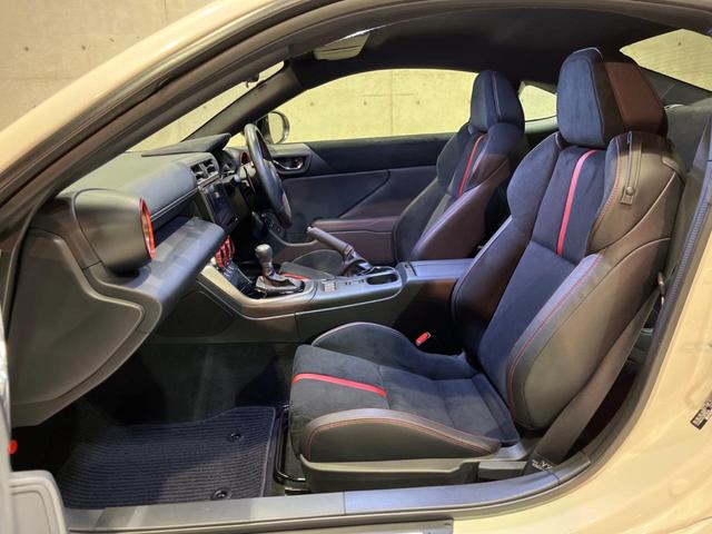 BRZ S STIスタイルパッケージ STIマフラー STIタワーバー 禁煙車 純正ナビ バックカメラ アダプティブクルーズ シートヒーター ドラレコ ETC アクセスキー&プッシュスタート 半革 LEDヘッド(44枚目)