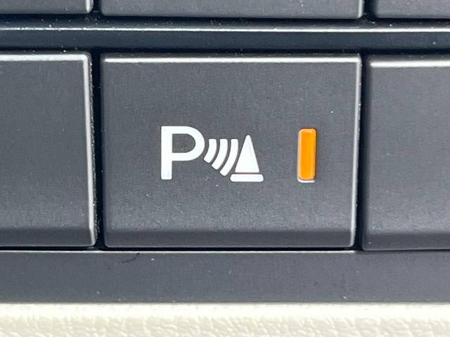 ロードスター Ｓレザーパッケージ　ホワイトセレクション　ＭＴ車　フルエアロ　バックカメラ　ＢＯＳＥサウンド　衝突被害軽減システム　禁煙車　レザーシート　コーナーセンサー　スマートキー　ＬＥＤヘッド　ビルトインＥＴＣ　クルコン　車線逸脱警報　オートライト（9枚目）