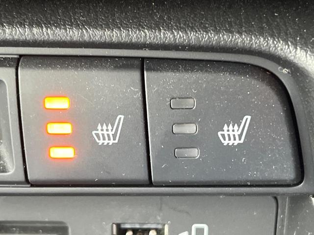 ロードスター Ｓレザーパッケージ　ホワイトセレクション　ＭＴ車　フルエアロ　バックカメラ　ＢＯＳＥサウンド　衝突被害軽減システム　禁煙車　レザーシート　コーナーセンサー　スマートキー　ＬＥＤヘッド　ビルトインＥＴＣ　クルコン　車線逸脱警報　オートライト（13枚目）