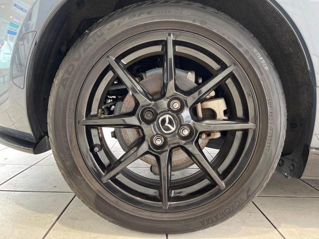 ロードスター Ｓレザーパッケージ　ホワイトセレクション　ＭＴ車　フルエアロ　バックカメラ　ＢＯＳＥサウンド　衝突被害軽減システム　禁煙車　レザーシート　コーナーセンサー　スマートキー　ＬＥＤヘッド　ビルトインＥＴＣ　クルコン　車線逸脱警報　オートライト（50枚目）