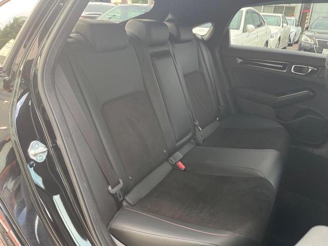 シビック ＥＸ　禁煙車　ＢＯＳＥ　ホンダセンシング　１０．２インチデジタルメーター　ホンダコネクトディスプレイ　バックカメラ　シートヒーター　ドラレコ　ＥＴＣ２．０　置くだけ充電　ハーフレザー　純正１８インチアルミ（13枚目）