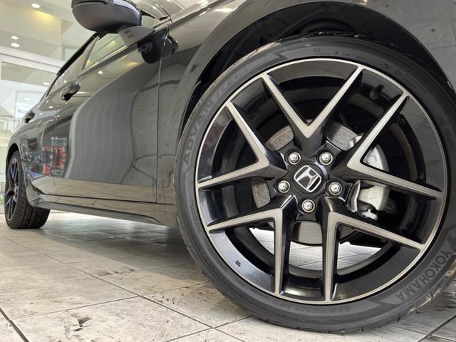 シビック ＥＸ　禁煙車　ＢＯＳＥ　ホンダセンシング　１０．２インチデジタルメーター　ホンダコネクトディスプレイ　バックカメラ　シートヒーター　ドラレコ　ＥＴＣ２．０　置くだけ充電　ハーフレザー　純正１８インチアルミ（16枚目）