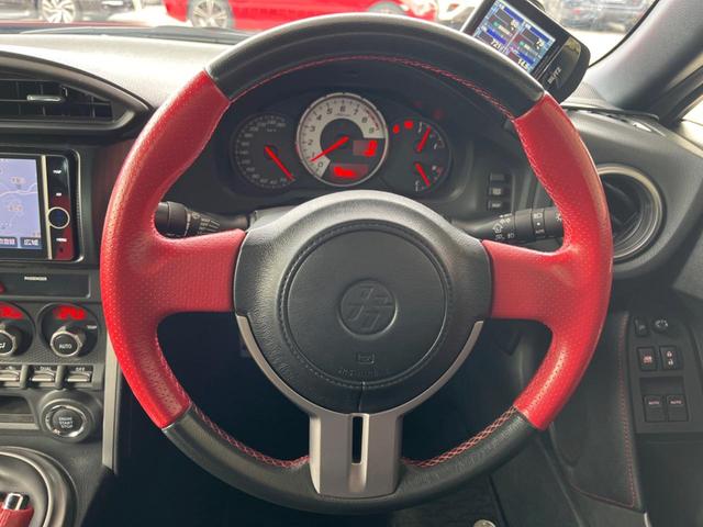 86 GT TRDエアロ 禁煙車 6速MT SDナビ バックカメラ スマートキー&プッシュスタート ETC デュアルオートエアコン 革巻きハンドル HIDヘッドライト 純正17インチアルミ(10枚目)