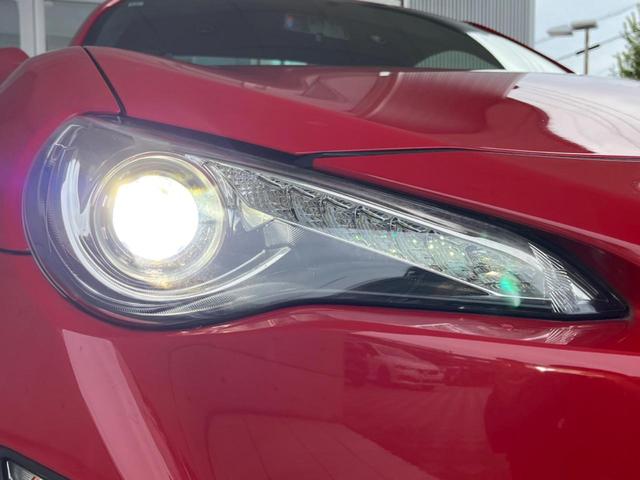 86 GT TRDエアロ 禁煙車 6速MT SDナビ バックカメラ スマートキー&プッシュスタート ETC デュアルオートエアコン 革巻きハンドル HIDヘッドライト 純正17インチアルミ(14枚目)