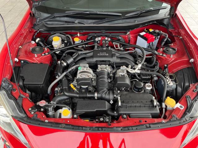 86 GT TRDエアロ 禁煙車 6速MT SDナビ バックカメラ スマートキー&プッシュスタート ETC デュアルオートエアコン 革巻きハンドル HIDヘッドライト 純正17インチアルミ(20枚目)