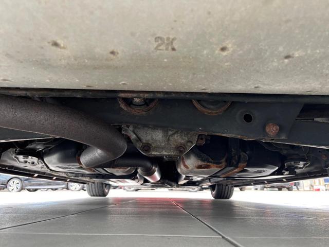 86 GT TRDエアロ 禁煙車 6速MT SDナビ バックカメラ スマートキー&プッシュスタート ETC デュアルオートエアコン 革巻きハンドル HIDヘッドライト 純正17インチアルミ(21枚目)