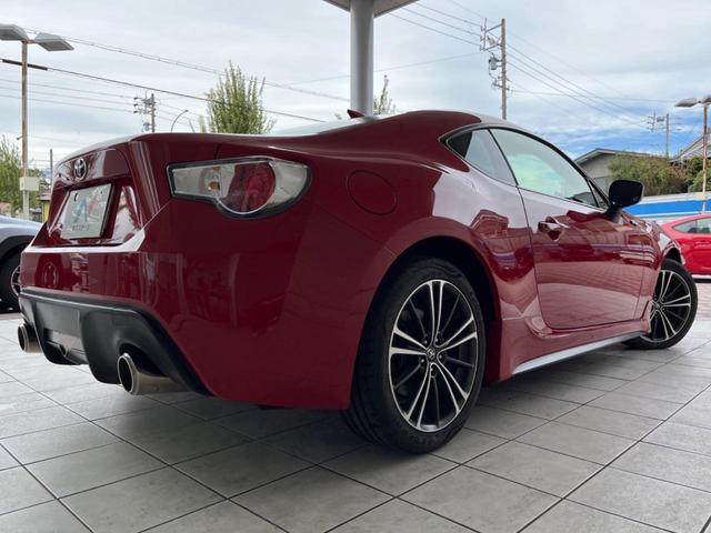 86 GT TRDエアロ 禁煙車 6速MT SDナビ バックカメラ スマートキー&プッシュスタート ETC デュアルオートエアコン 革巻きハンドル HIDヘッドライト 純正17インチアルミ(25枚目)