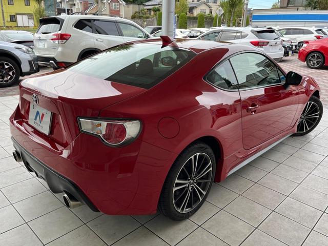 86 GT TRDエアロ 禁煙車 6速MT SDナビ バックカメラ スマートキー&プッシュスタート ETC デュアルオートエアコン 革巻きハンドル HIDヘッドライト 純正17インチアルミ(26枚目)