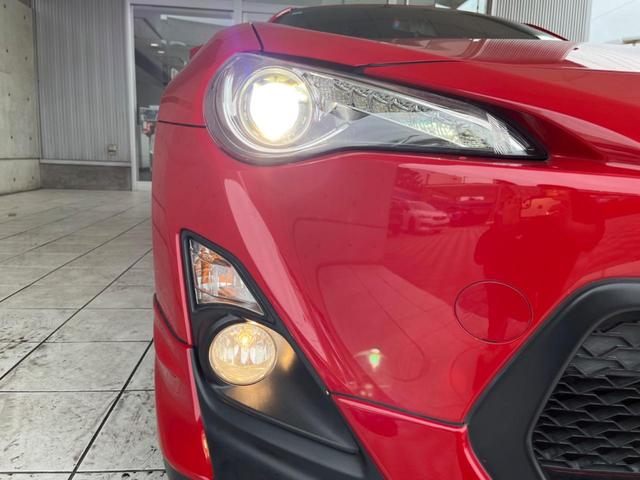 86 GT TRDエアロ 禁煙車 6速MT SDナビ バックカメラ スマートキー&プッシュスタート ETC デュアルオートエアコン 革巻きハンドル HIDヘッドライト 純正17インチアルミ(31枚目)