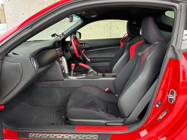 86 GT TRDエアロ 禁煙車 6速MT SDナビ バックカメラ スマートキー&プッシュスタート ETC デュアルオートエアコン 革巻きハンドル HIDヘッドライト 純正17インチアルミ(43枚目)