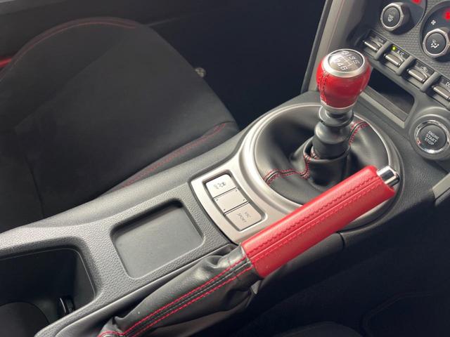 86 GT TRDエアロ 禁煙車 6速MT SDナビ バックカメラ スマートキー&プッシュスタート ETC デュアルオートエアコン 革巻きハンドル HIDヘッドライト 純正17インチアルミ(50枚目)