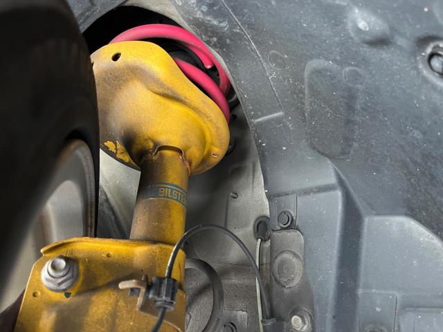 レヴォーグ 2.0STIスポーツアイサイト 後期D型 禁煙車 赤革シート カロッツェリアナビ フロント・サイドカメラ スマートリアビューミラー スマートキー&プッシュスタート ETC ドラレコ 純正18インチアルミ ビルシュタインダンパー(8枚目)