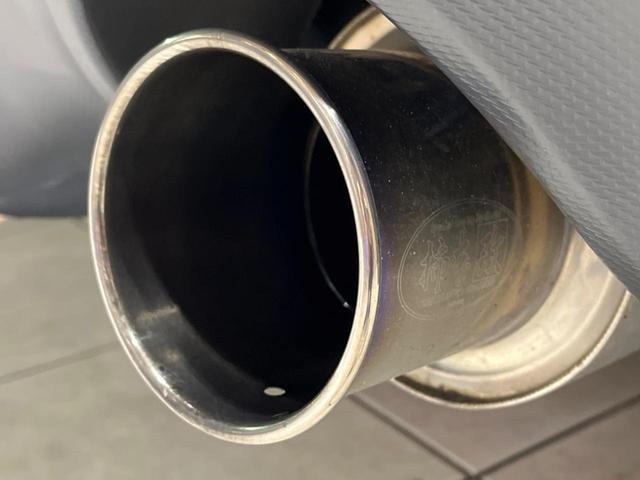 ＢＲＺ Ｓ　禁煙　ＲＥＣＡＲＯシート　ＲＡＹＳ製１７インチアルミ　６連ＭＴ　バックカメラ　ドライブレコーダー　ＥＴＣ　ＳＴＩタワーバー　純正革巻ステアリング　ＨＩＤヘッドライト　アクセスキー＆プッシュスタート（4枚目）