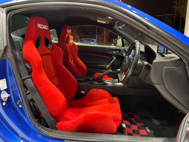 ＢＲＺ Ｓ　禁煙　ＲＥＣＡＲＯシート　ＲＡＹＳ製１７インチアルミ　６連ＭＴ　バックカメラ　ドライブレコーダー　ＥＴＣ　ＳＴＩタワーバー　純正革巻ステアリング　ＨＩＤヘッドライト　アクセスキー＆プッシュスタート（11枚目）
