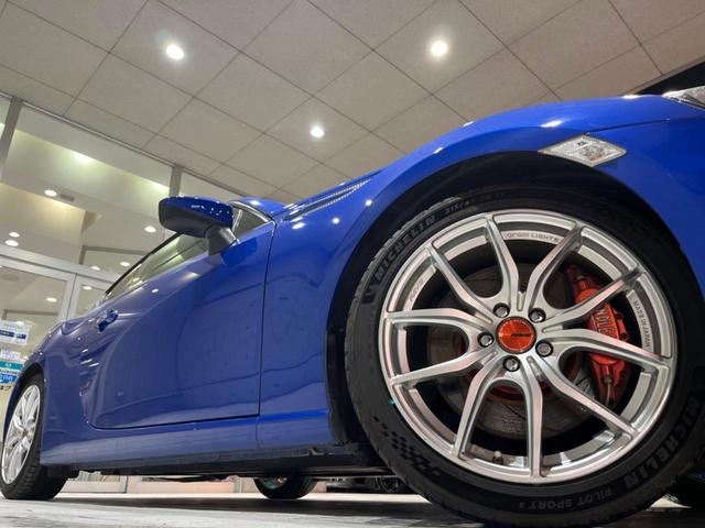 ＢＲＺ Ｓ　禁煙　ＲＥＣＡＲＯシート　ＲＡＹＳ製１７インチアルミ　６連ＭＴ　バックカメラ　ドライブレコーダー　ＥＴＣ　ＳＴＩタワーバー　純正革巻ステアリング　ＨＩＤヘッドライト　アクセスキー＆プッシュスタート（13枚目）
