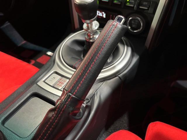 ＢＲＺ Ｓ　禁煙　ＲＥＣＡＲＯシート　ＲＡＹＳ製１７インチアルミ　６連ＭＴ　バックカメラ　ドライブレコーダー　ＥＴＣ　ＳＴＩタワーバー　純正革巻ステアリング　ＨＩＤヘッドライト　アクセスキー＆プッシュスタート（52枚目）