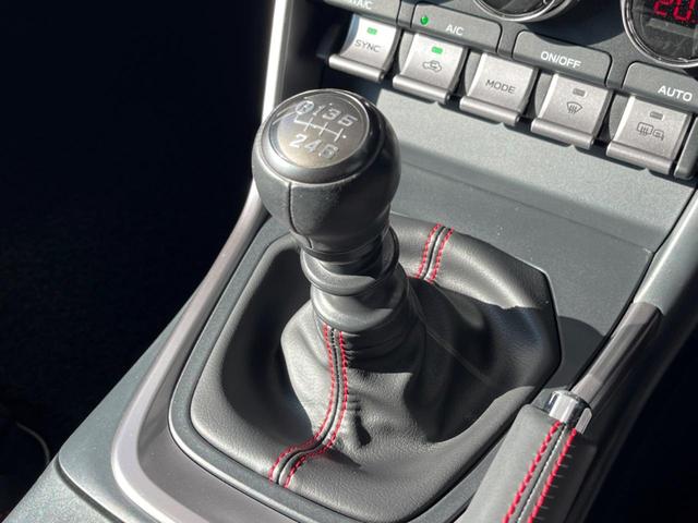 BRZ S 禁煙車 6速MT カロッツェリアナビ クルコン バックカメラ ドラレコ ETC シートヒーター デジタルインナーミラー スマートキー 純正革巻きステアリング 純正18インチアルミ LEDヘッドライト(3枚目)