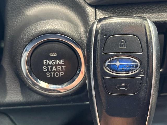 【アクセスキー＆プッシュスタート】カバンやポケットに入れたままでもドアの施錠・解錠が可能なスマートキーを装備。エンジンのオン・オフ時もカギを取り出す必要が無く、ボタンをプッシュするだけでＯＫ♪