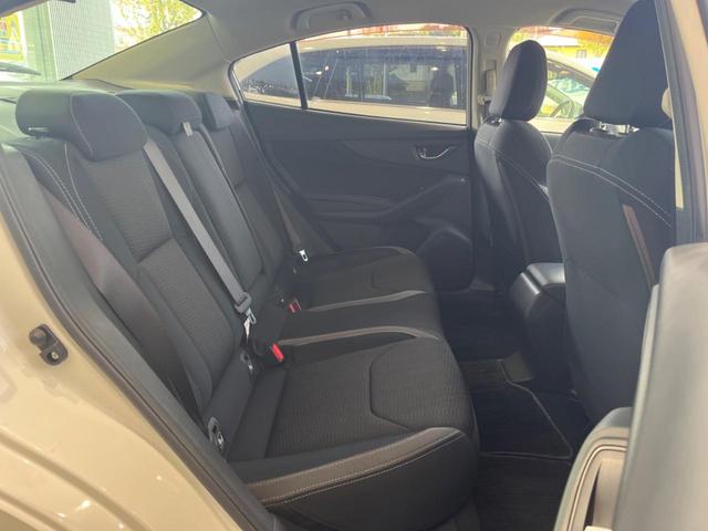 後部座席も気になるようなキズ・汚れやへたり等、大きなダメージはなく、良好な状態です。