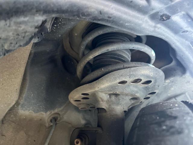 お車を安心してお乗りいただく為には、足回りの定期点検が欠かせません。サービスサポート（有償保証）では無料点検もご提供しており、安心のカーライフをお過ごしいただけるサポート体制が整っています。