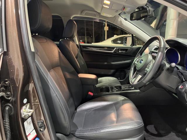 レガシィアウトバック リミテッド　Ｃ型　電動リアゲート　フリップダウンモニター　黒革　禁煙車　純正８型ナビ　バックカメラ　ＥＴＣ　純正１８インチアルミ　ステアリングヒーター　アダプティブクルーズコントロール　パワーシート（10枚目）