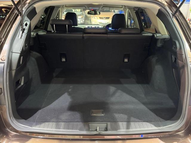 レガシィアウトバック リミテッド　Ｃ型　電動リアゲート　フリップダウンモニター　黒革　禁煙車　純正８型ナビ　バックカメラ　ＥＴＣ　純正１８インチアルミ　ステアリングヒーター　アダプティブクルーズコントロール　パワーシート（13枚目）