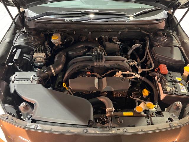 レガシィアウトバック リミテッド　Ｃ型　電動リアゲート　フリップダウンモニター　黒革　禁煙車　純正８型ナビ　バックカメラ　ＥＴＣ　純正１８インチアルミ　ステアリングヒーター　アダプティブクルーズコントロール　パワーシート（20枚目）