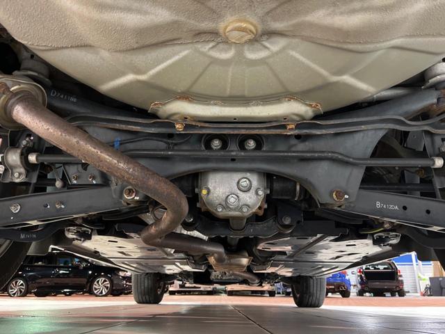 レガシィアウトバック リミテッド　Ｃ型　電動リアゲート　フリップダウンモニター　黒革　禁煙車　純正８型ナビ　バックカメラ　ＥＴＣ　純正１８インチアルミ　ステアリングヒーター　アダプティブクルーズコントロール　パワーシート（21枚目）