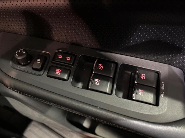 レガシィアウトバック リミテッド　Ｃ型　電動リアゲート　フリップダウンモニター　黒革　禁煙車　純正８型ナビ　バックカメラ　ＥＴＣ　純正１８インチアルミ　ステアリングヒーター　アダプティブクルーズコントロール　パワーシート（27枚目）