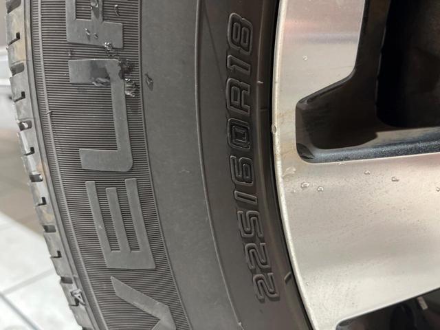 レガシィアウトバック リミテッド　Ｃ型　電動リアゲート　フリップダウンモニター　黒革　禁煙車　純正８型ナビ　バックカメラ　ＥＴＣ　純正１８インチアルミ　ステアリングヒーター　アダプティブクルーズコントロール　パワーシート（52枚目）